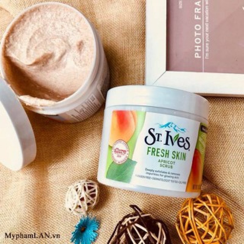 St. Ives Apricot Scrub Fresh Skin Invigorating by 