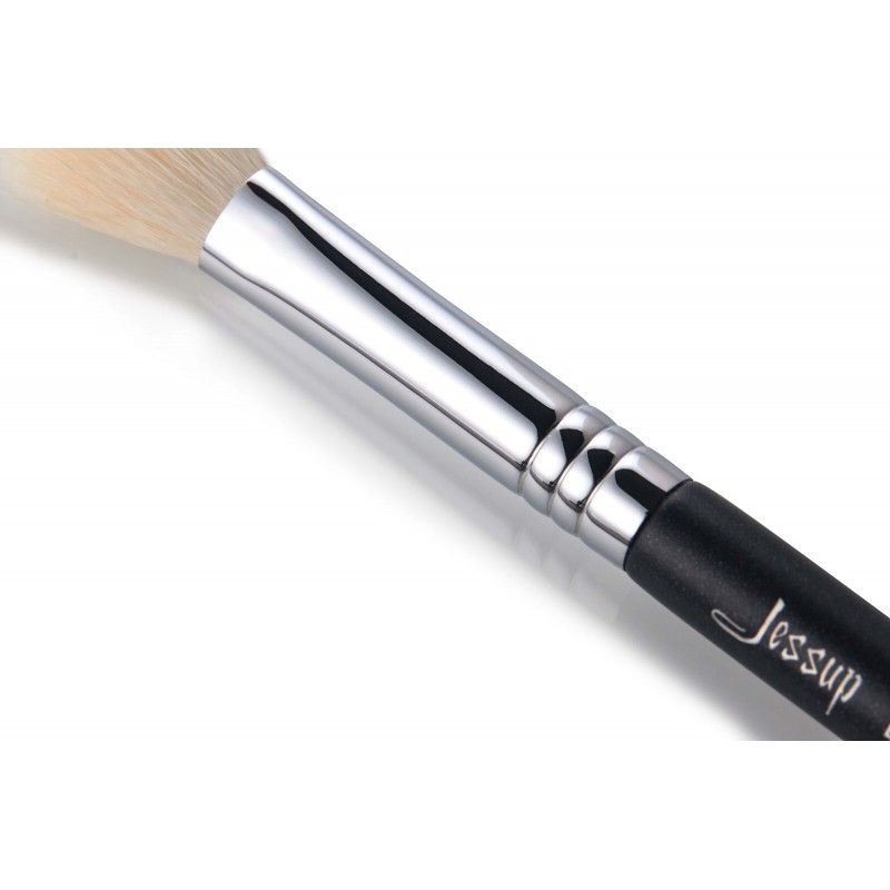 Jessup Beauty - Blending Flat brush to blur S089_2...